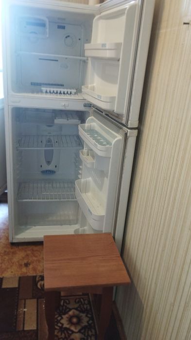 Холодильник двухкамерный