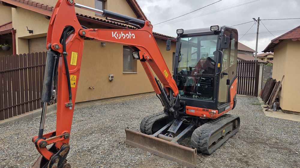 Vând Miniexcavator Kubota 030-4