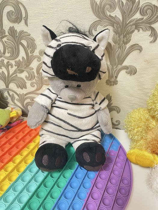Продам шкатулку ручной работы ,тумбочку, игрушки