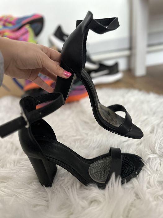 Черни сандали 38 номер