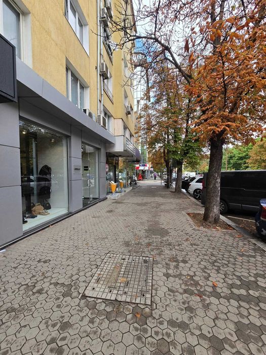 Продава се Тристаен апартамент в София, Център - 72 кв.м за 4306 €/кв.м - Снимка #3