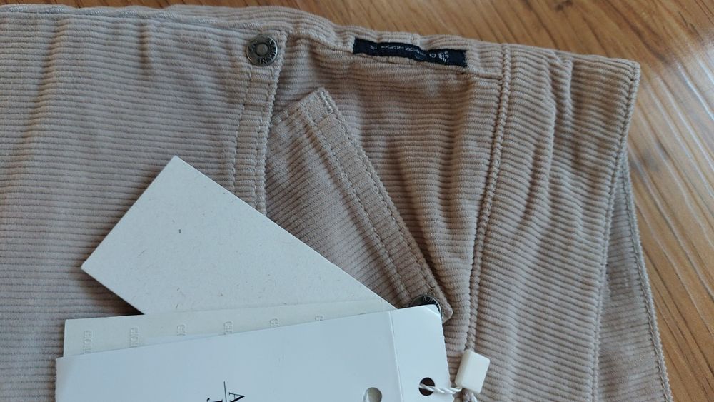 Вельветовые брюки от Armani Junior. Новые!