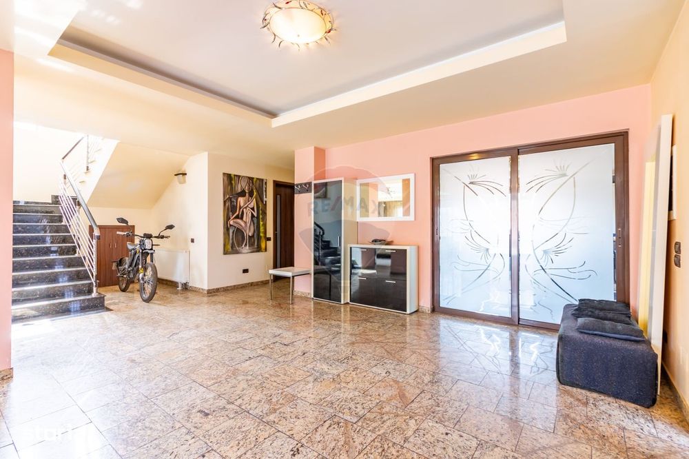 Vanzare Vilă cu 7 camere  Corbeanca