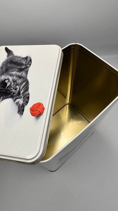 Банка коробка для корма кошки