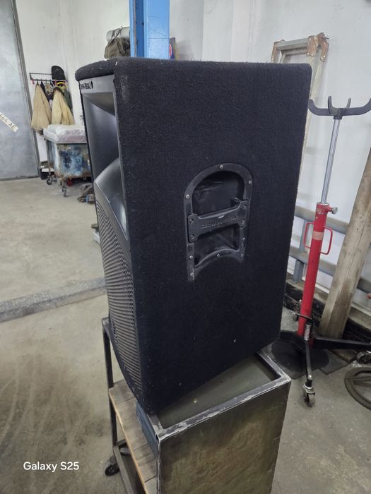 Колонка музыкальная со стойкой