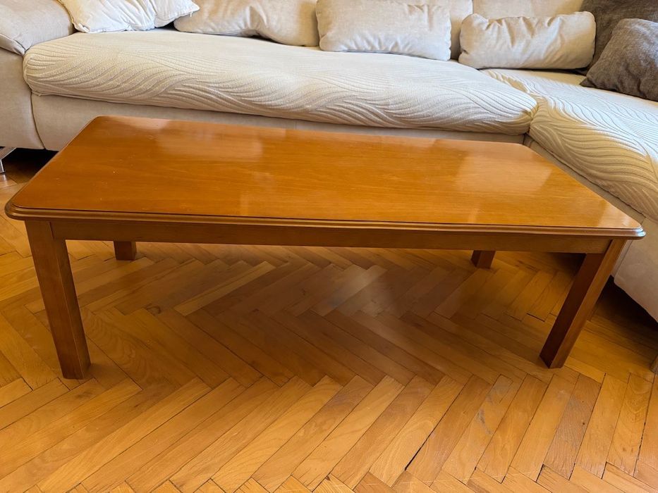 Маса от масивно дърво