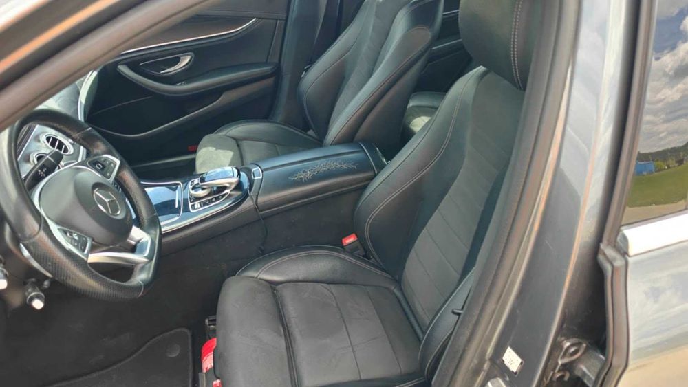 Mercedes Benz E220 AMG LINE
