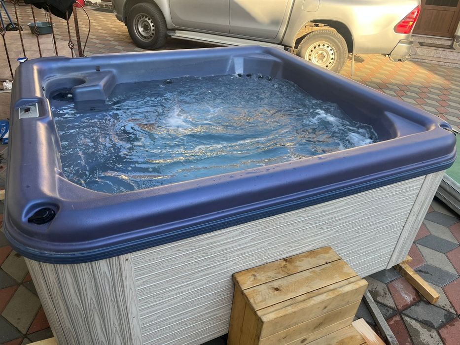 Jacuzzi cu hidromasaj