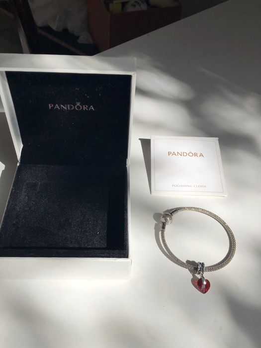Браслет Пандора с шармом «Красное сердце»