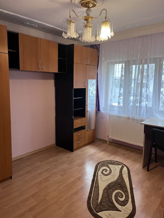 Inchiriez ap 3 camere parter