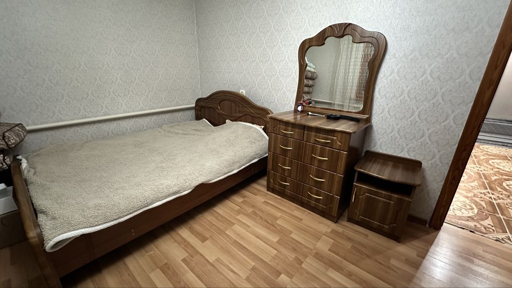 Спальный гарнитур в оличном состоянии