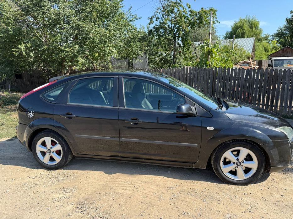 Se vinde ford focus...