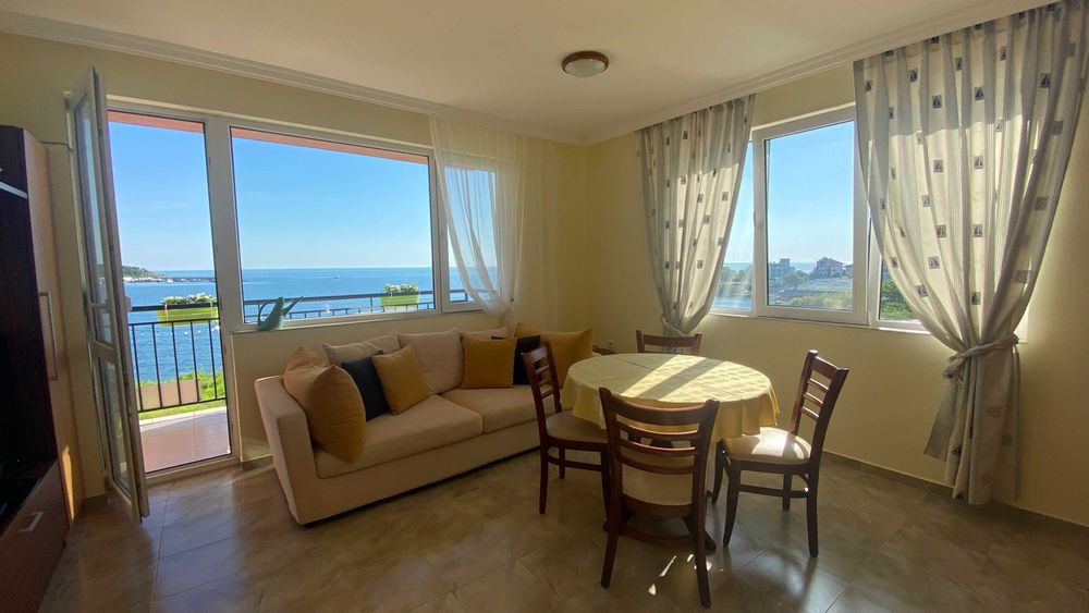 Тристаен апартамент с фронтална гледка към морето в Царево