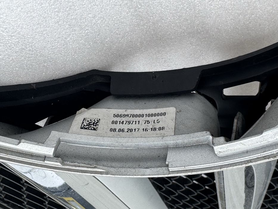 Оригинална решетка за Мерцедес Ц класа W205 Mercedes C-Class AMG