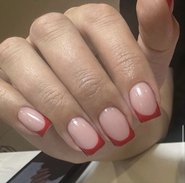 Маникюр, педикюр.