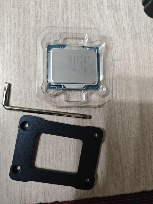 Procesor intel i5 14600kf garantie si contact frame