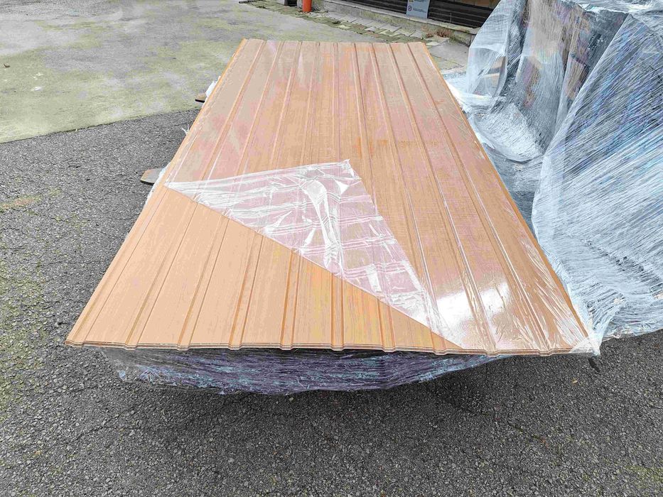 Облицовъчна трапецовидна пластифицирана ламарина с дървесна шарка