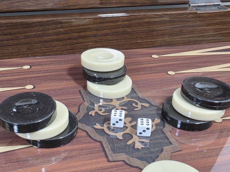 Set Backgammon Star Antique în Nuc, cu Blocare Magnetică – Nessiworld