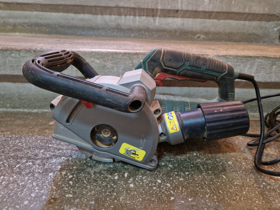 Mașină de canelat/ frezat caneluri