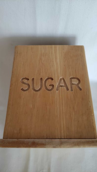 Кутия за захар или друго от масивно дърво