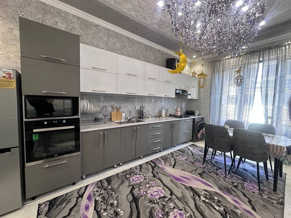 Срочно. Юнусобод Хасанбой 300.000$
3.1 sotok7
7 ta xona 
xasanboy

300