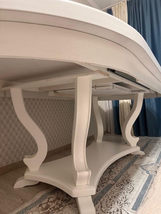 Стол для гостинной