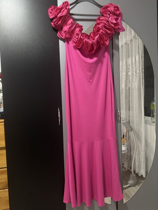 Красива рокля в циклама