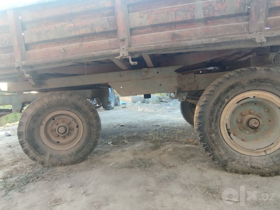 Traktor sotiladi