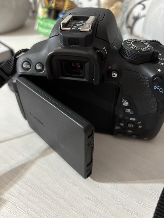 Фотоаппарат Canon EOS700D