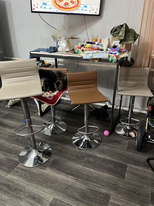 Барная стойка и 4 барных стула