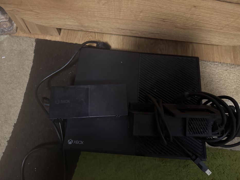 Vând Xbox one,utilizat