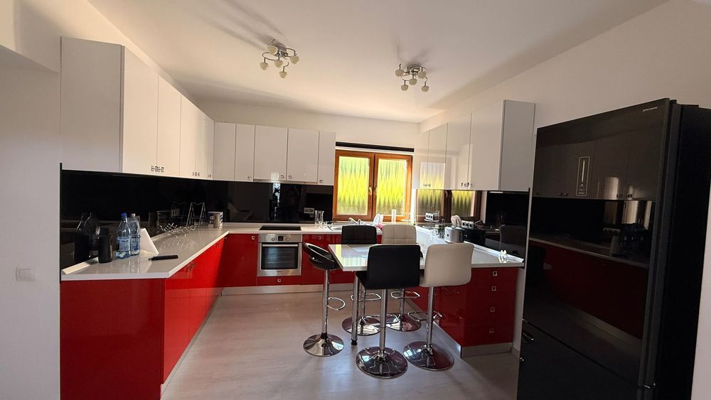 Casa de vanzare cu 3 dormitoare living 3 bai teren 1029 m/p