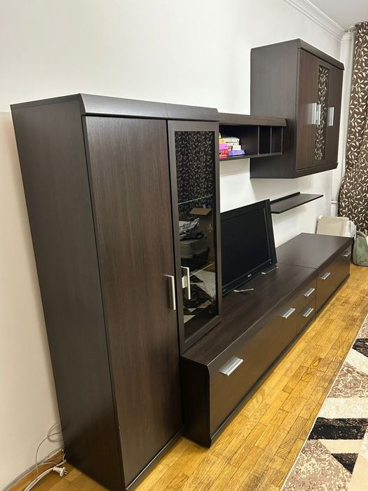 Продается шкаф в гостиную