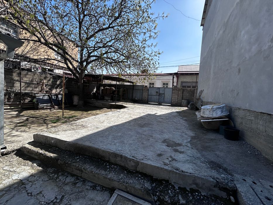 Samarkand shaxar markazida 4 sotixli xovli joy sotiladi.