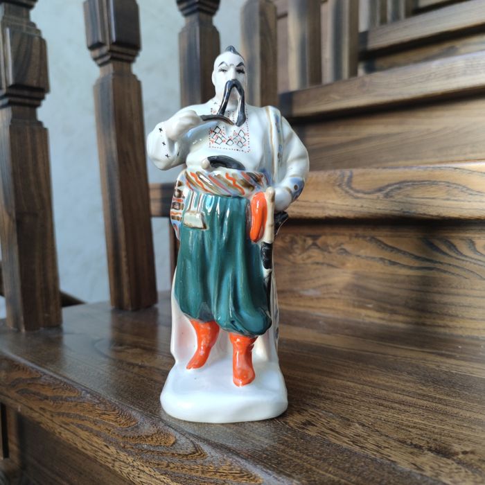 Статуэтка запорожский казак