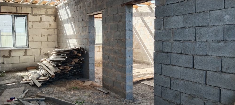 Продам дом в байсерке не достроен
