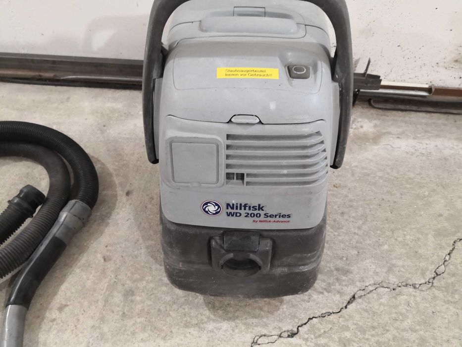 Прахосмукачкa за мокро и сухо почистване Nilfisk WD215
