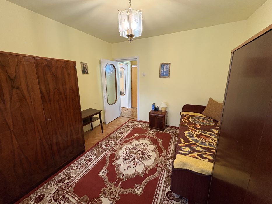 Apartament însorit, etaj 1, Aleea Carpați