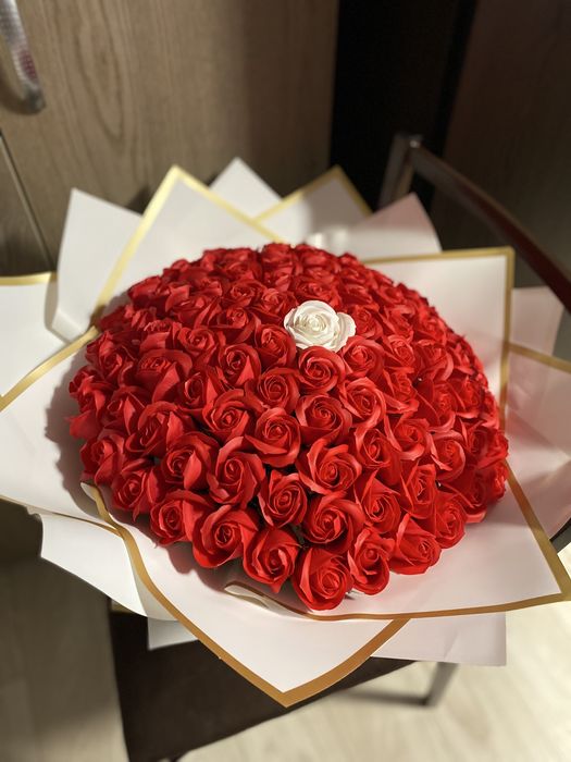 Buchet de trandafiri din sapun 101 trandafiri la doar 200 lei