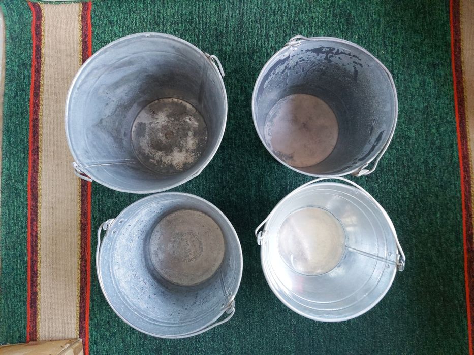 Ведра, канистра.