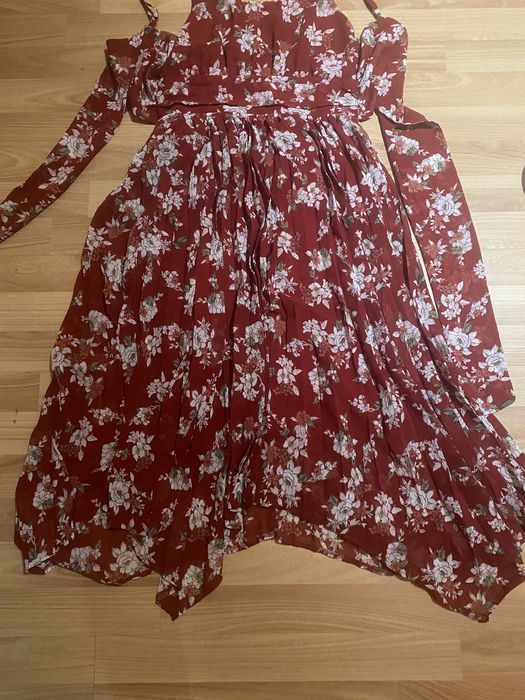 Дамска рокля!Червена с бяли цветчета