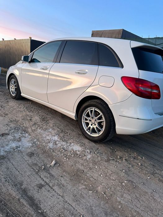 Usa stanga dreapta fata stanga dreapta spate Mercedes B-Class W246 2013 hatchback 1.8Cdi