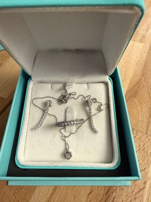 Aur alb 18k batut in diamante set complet