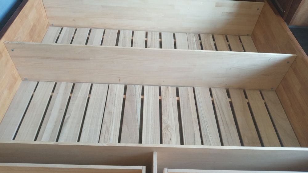 продам кровать из массива дерева б/у