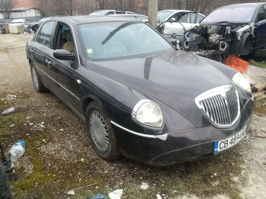 Ланчия Тезис на части