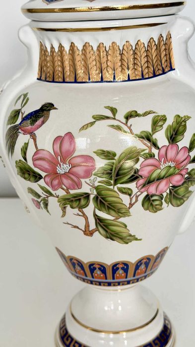 Винтидж порцеланова амфора / ваза с капак