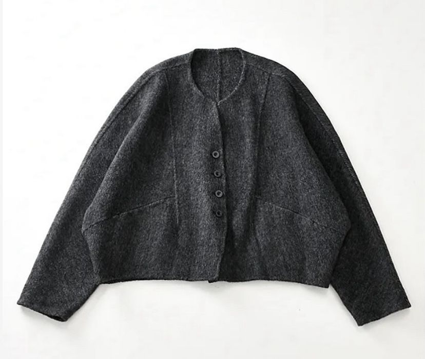 Женский жакет на пуговицах