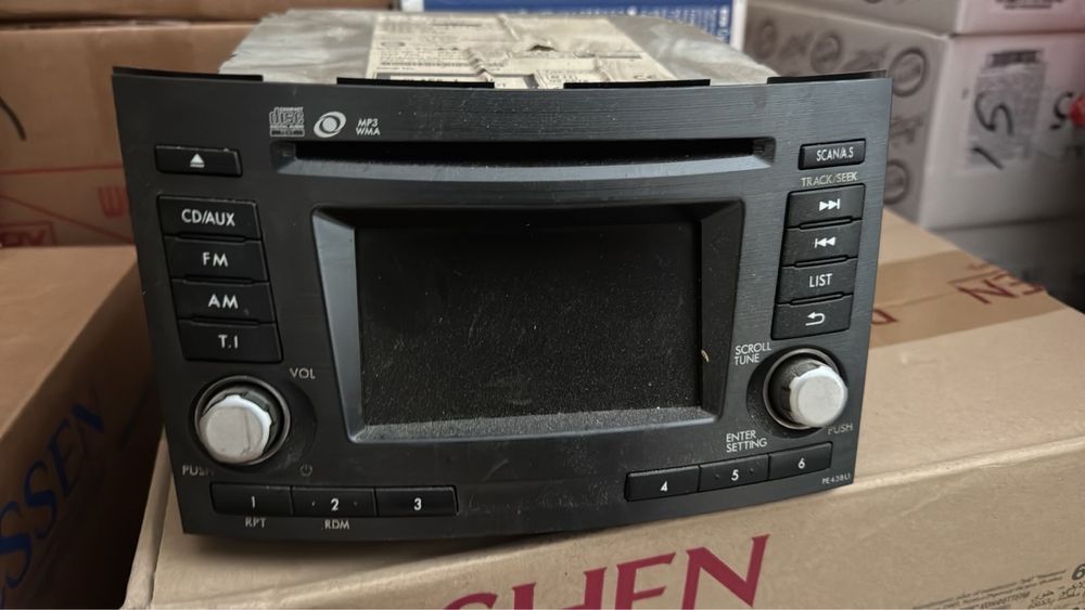 Продам магнитофон на subaru  outback 2012 года