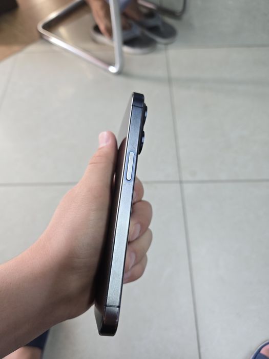 iphone 15 pro tomni sini
