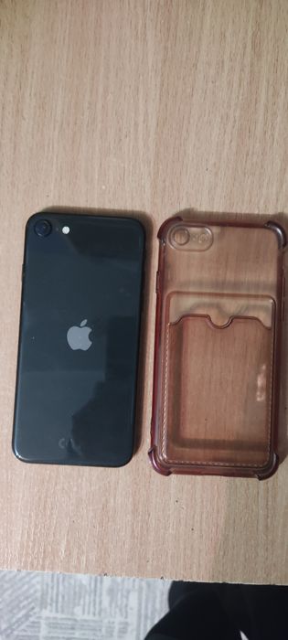 Продам  айфон се 2020